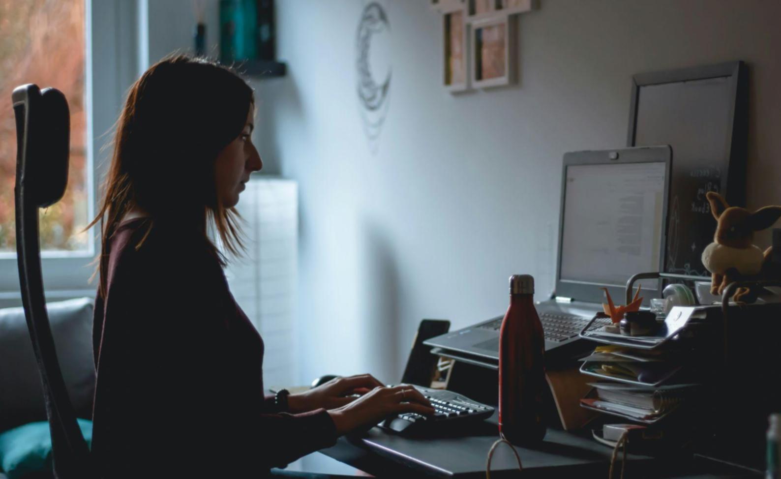 Personne travaillant sur son budget personnel
